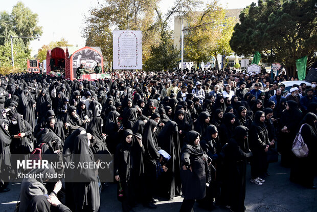 تشییع پیکر مطهر ۱۲ شهید گمنام در دانشگاه اصفهان
