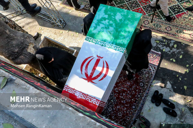 آیین بدرقه پیکر مطهر 100 شهید گمنام دفاع مقدس در معراج شهدا 18