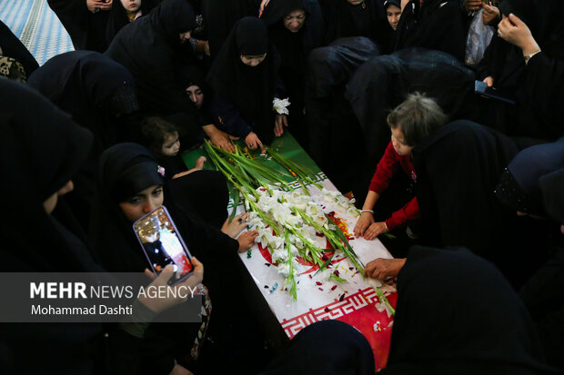 شب وداع با شهدای گمنام دفاع مقدس در اردبیل