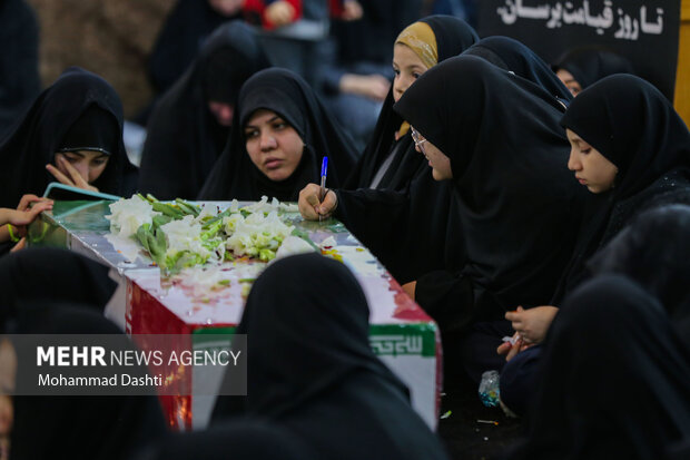 شب وداع با شهدای گمنام دفاع مقدس در اردبیل