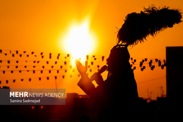 آیین سنتی سمنوپزان در میدان امام حسین (ع)