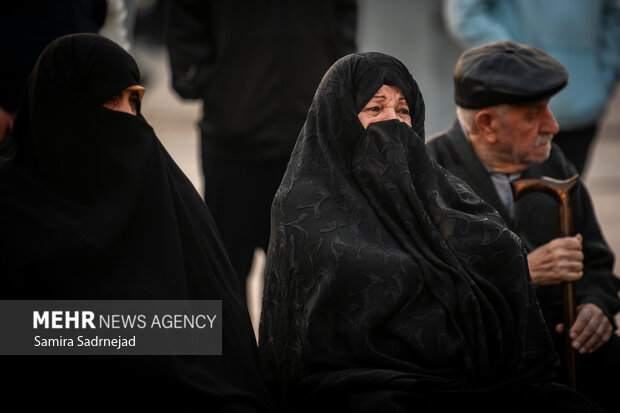 آیین سنتی سمنوپزان در میدان امام حسین (ع)