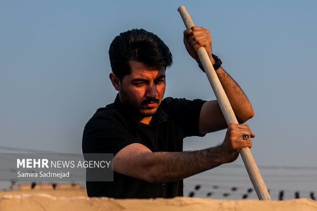 آیین سنتی سمنوپزان در میدان امام حسین (ع)