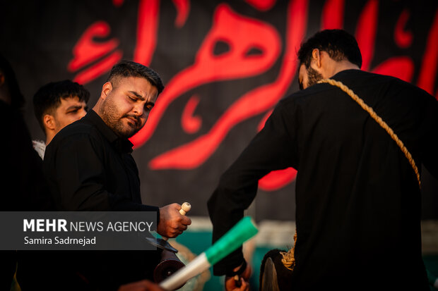 آیین سنتی سمنوپزان در میدان امام حسین (ع)