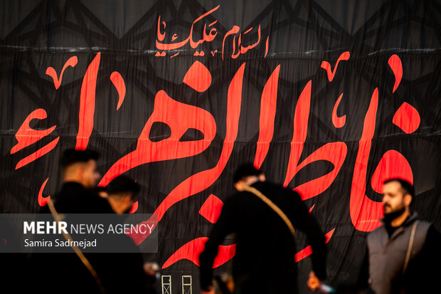 آیین سنتی سمنوپزان در میدان امام حسین (ع)
