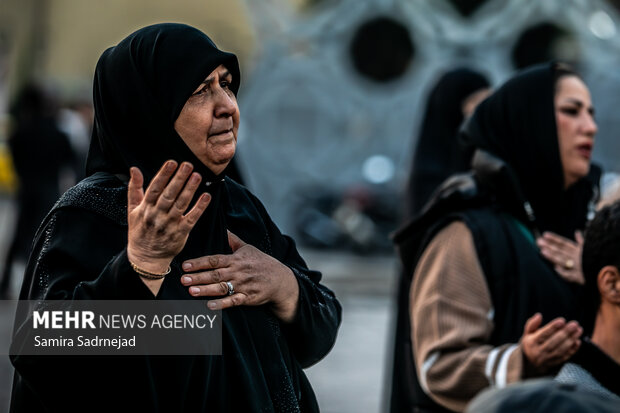 آیین سنتی سمنوپزان در میدان امام حسین (ع)