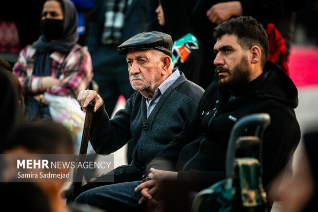 آیین سنتی سمنوپزان در میدان امام حسین (ع)