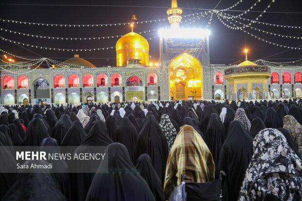 حال‌وهوای حرم امام‌رضا(ع) در شب شهادت حضرت زهرا(س)