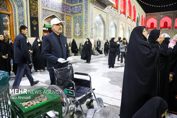 حال‌وهوای حرم امام‌رضا(ع) در شب شهادت حضرت زهرا(س)