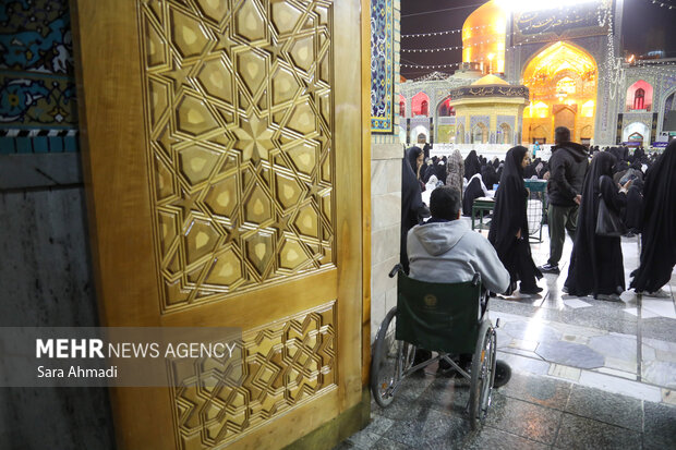 حال‌وهوای حرم امام‌رضا(ع) در شب شهادت حضرت زهرا(س)