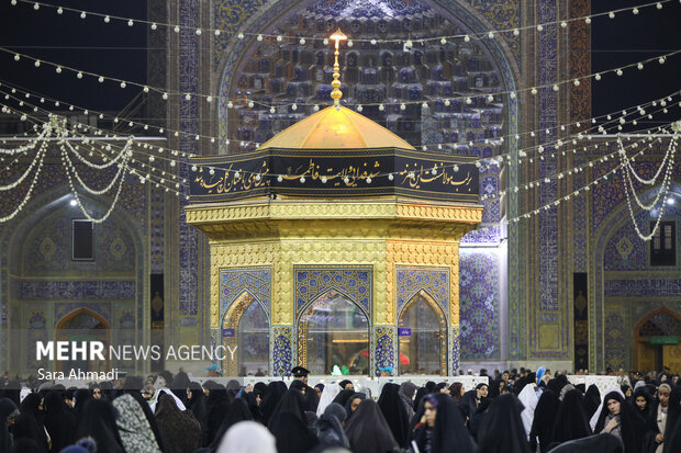 حال‌وهوای حرم امام‌رضا(ع) در شب شهادت حضرت زهرا(س)