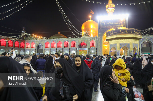 حال‌وهوای حرم امام‌رضا(ع) در شب شهادت حضرت زهرا(س)