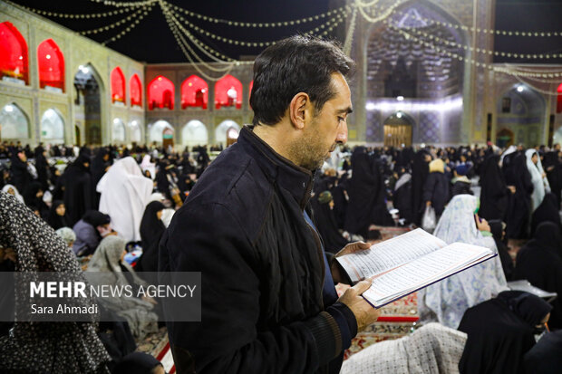 حال‌وهوای حرم امام‌رضا(ع) در شب شهادت حضرت زهرا(س)