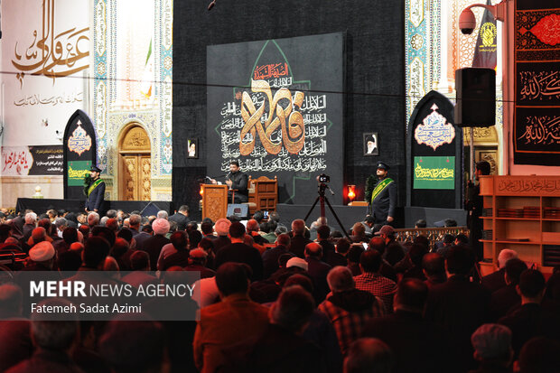 حال و هوای حرم بانوی کرامت در شب شهادت امام‌ابیها(س)