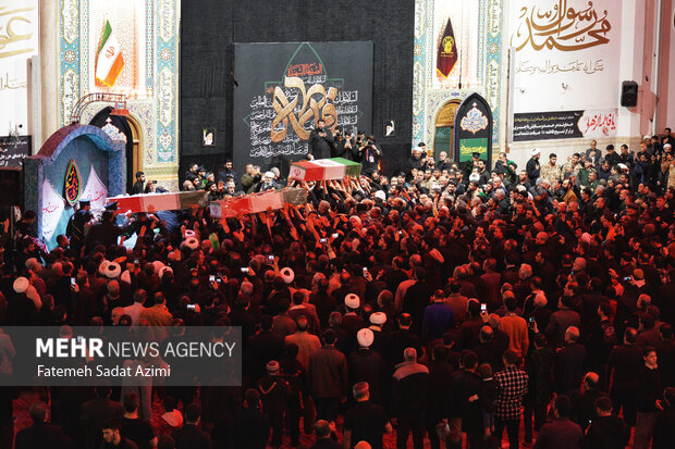 حال و هوای حرم بانوی کرامت در شب شهادت امام‌ابیها(س)