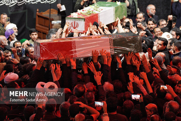 حال و هوای حرم بانوی کرامت در شب شهادت امام‌ابیها(س)