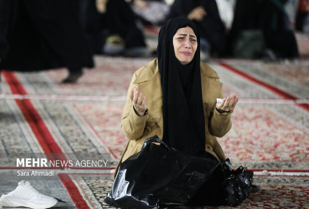 حال‌وهوای حرم امام‌رضا(ع) در شب شهادت حضرت زهرا(س)