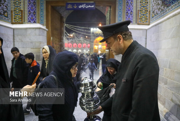 حال‌وهوای حرم امام‌رضا(ع) در شب شهادت حضرت زهرا(س)