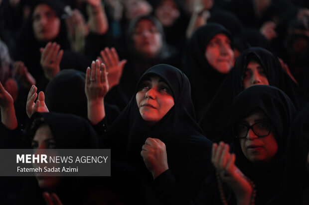 حال و هوای حرم حضرت معصومه(س) در شب شهادت حضرت زهرا(س)