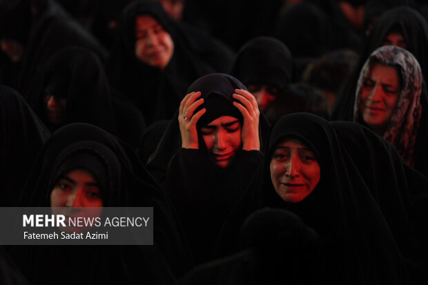 حال و هوای حرم حضرت معصومه(س) در شب شهادت حضرت زهرا(س)