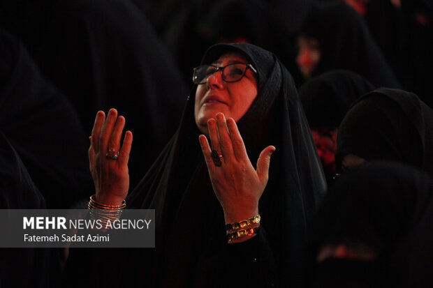 حال و هوای حرم حضرت معصومه(س) در شب شهادت حضرت زهرا(س)