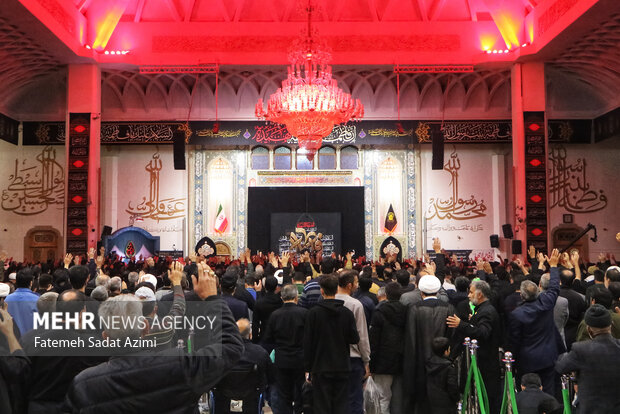 حال و هوای حرم حضرت معصومه(س) در شب شهادت حضرت زهرا(س)