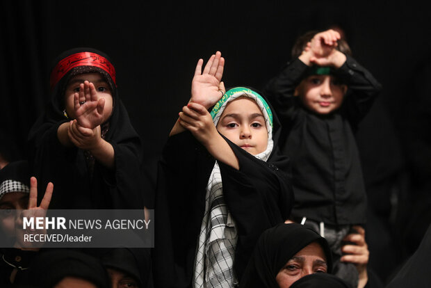 مراسم عزاداری شب شهادت حضرت زهرا (س) در حسینیه امام خمینی (ره)