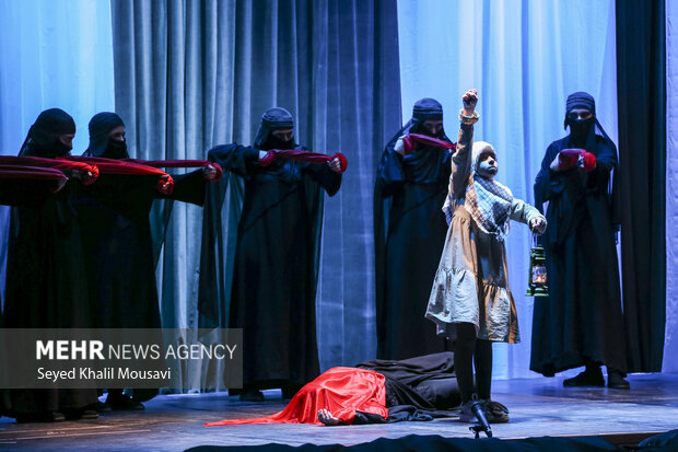 اجرای نمایش «زنی شبیه مادر»