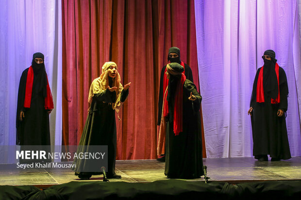 اجرای نمایش «زنی شبیه مادر»