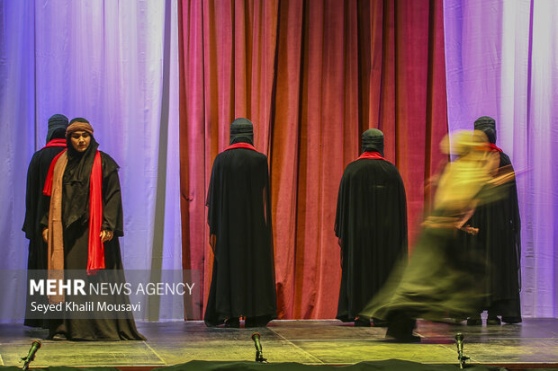 اجرای نمایش «زنی شبیه مادر»