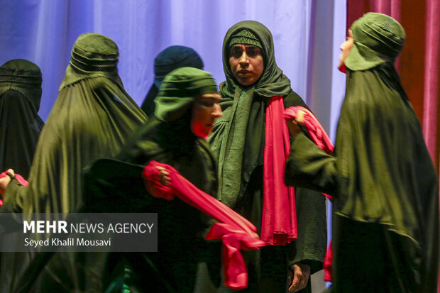 اجرای نمایش «زنی شبیه مادر»