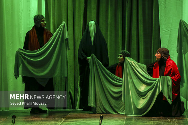 اجرای نمایش «زنی شبیه مادر»