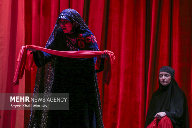 اجرای نمایش «زنی شبیه مادر»