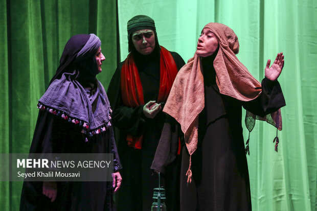 اجرای نمایش «زنی شبیه مادر»