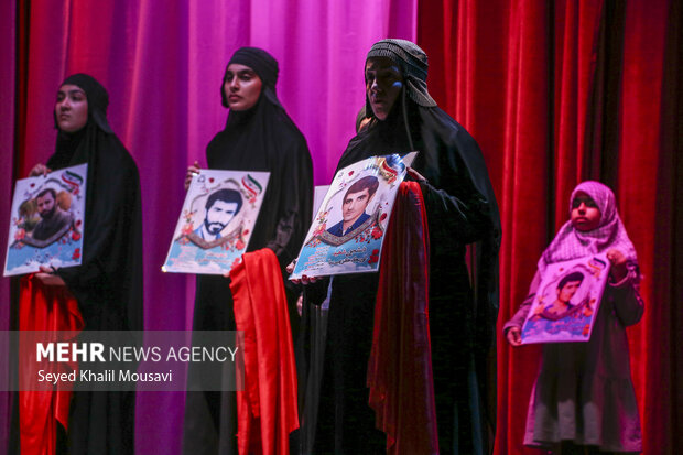 اجرای نمایش «زنی شبیه مادر»