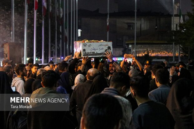 استقبال از شهید گمنام در میدان شهدای ذهاب رشت