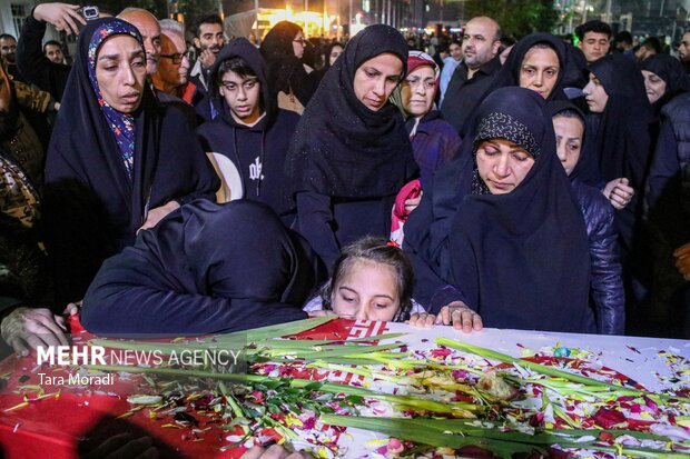 استقبال از شهید گمنام در میدان شهدای ذهاب رشت