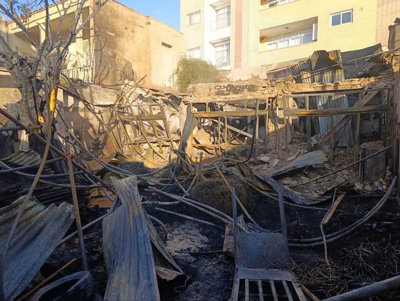 حریق انبار لوازم یدکی در منزل قدیمی خیابان خلجا مهار شد