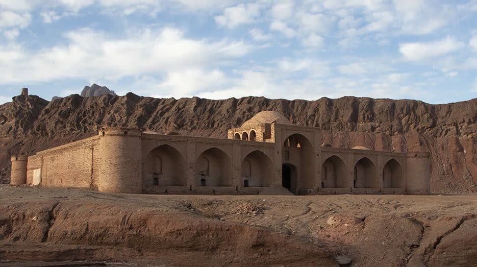 نیکرو: مرمت کاروانسرای جهانی چاه‌کوران شهرستان راور آغاز شد