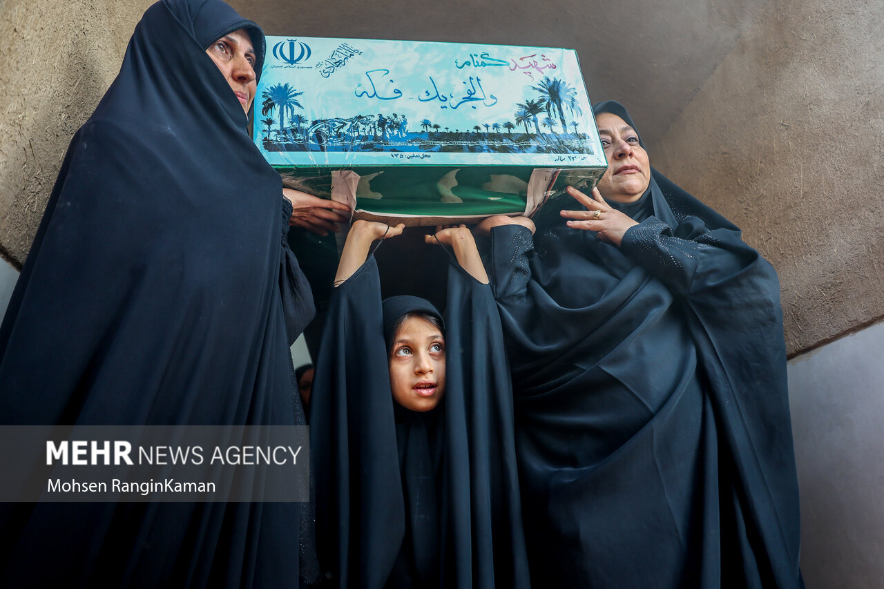 آیین بدرقه پیکر مطهر ۱۰۰ شهید گمنام دفاع مقدس در معراج شهدا