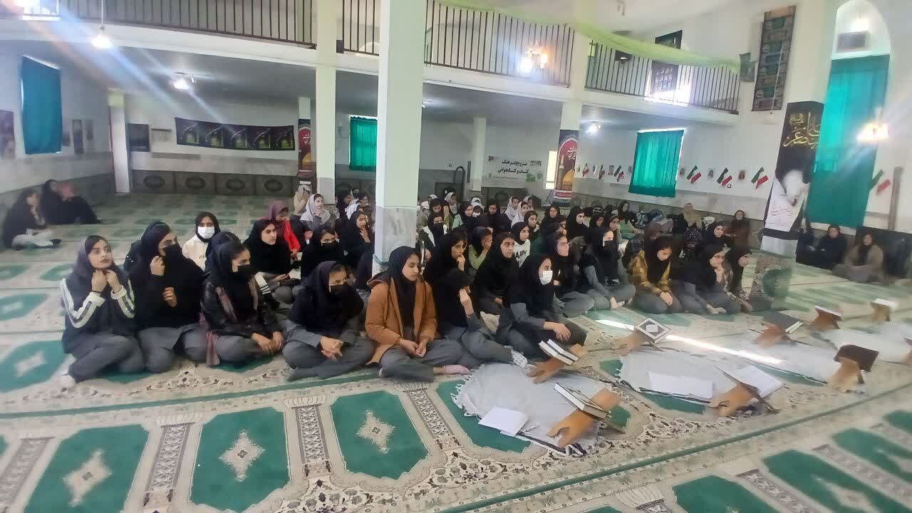 مراسم هفته بسیج و ایام فاطمیه با حضور بانوان دهستان قروچای برگزار شد