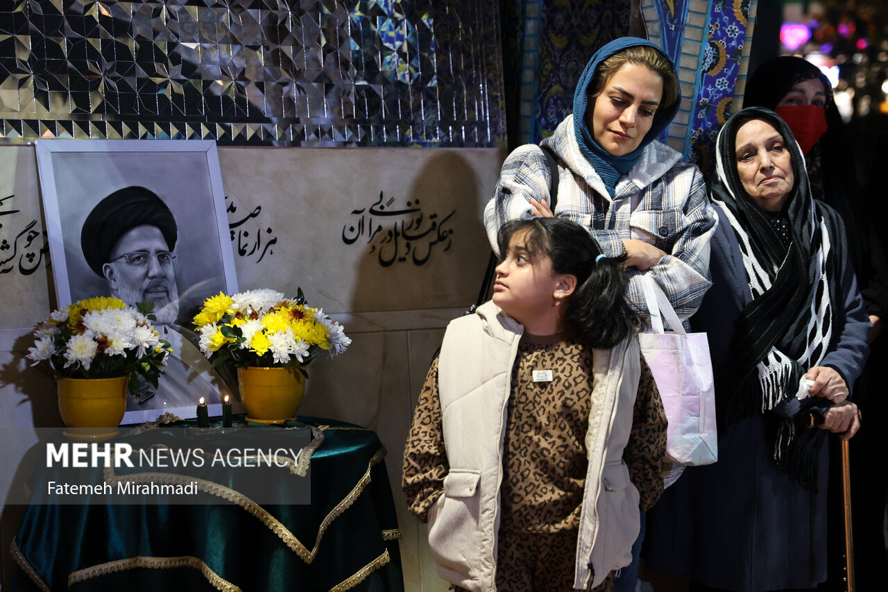 بازنمایی صحن انقلاب حرم رضوی در میدان نبوت بازنمایی صحن انقلاب حرم رضوی در میدان نبوت
