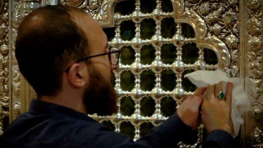 غبارروبی روضه منوره حضرت معصومه(س)