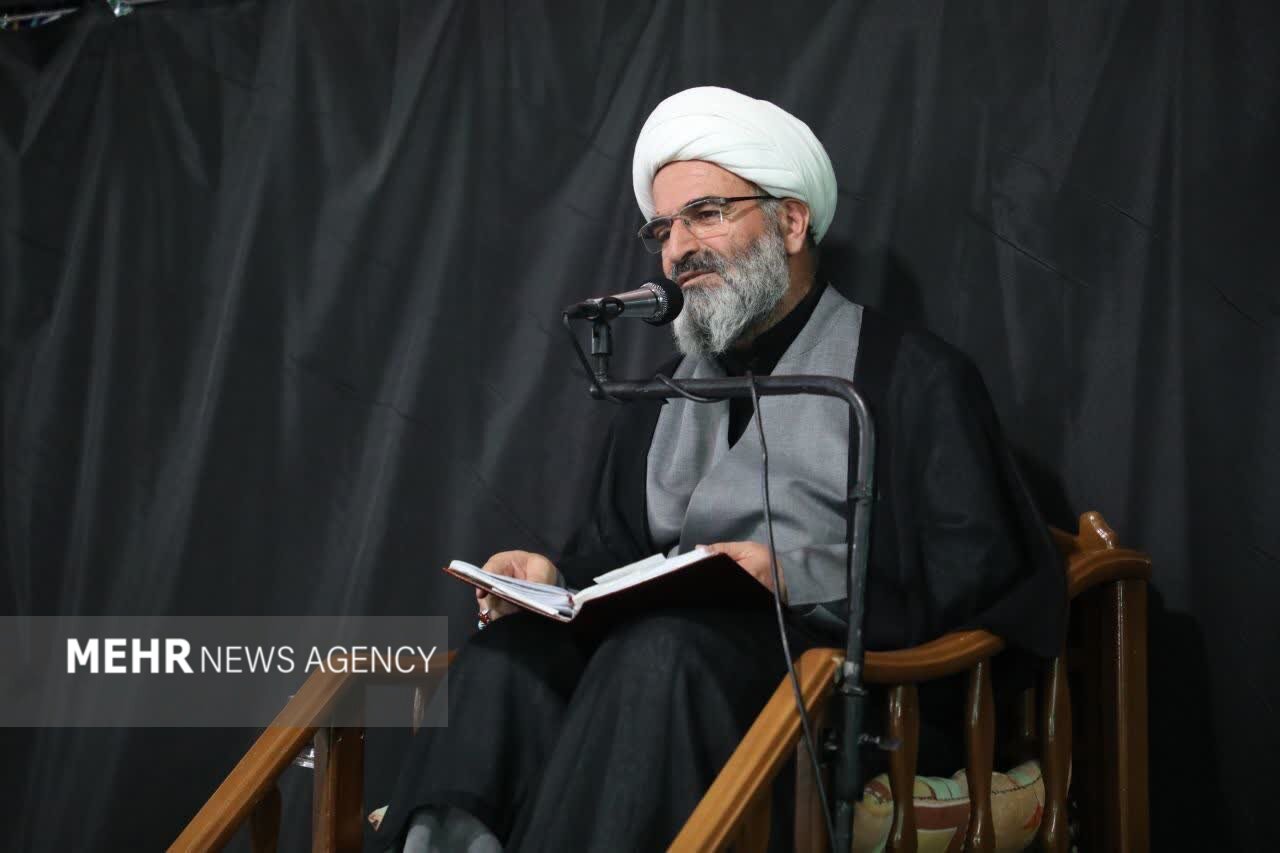 حضرت زهرا(س) اسوه عبودیت و ولایتمداری