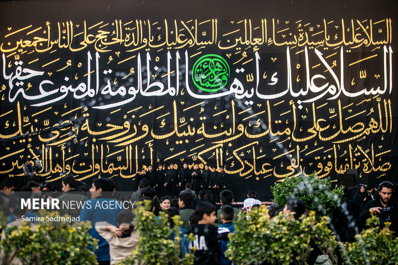 اجتماع باشکوه فاطمیون در مصلی نماز جمعه شهرستان نهاوند برگزار می‌شود