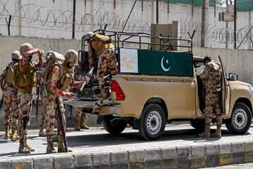 Pakistan'da terör saldırısı: Ölü ve yaralılar var