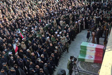 ورود پیکرهای مطهر ۷ شهید گمنام به حرم مطهر حضرت معصومه(س)