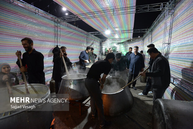 پخت چهل دیگ نذری در همدان