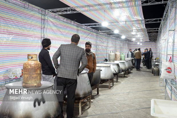 پخت چهل دیگ نذری در همدان