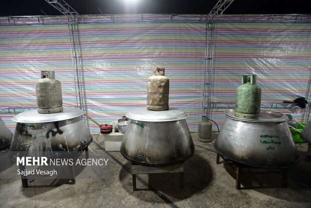 پخت چهل دیگ نذری در همدان